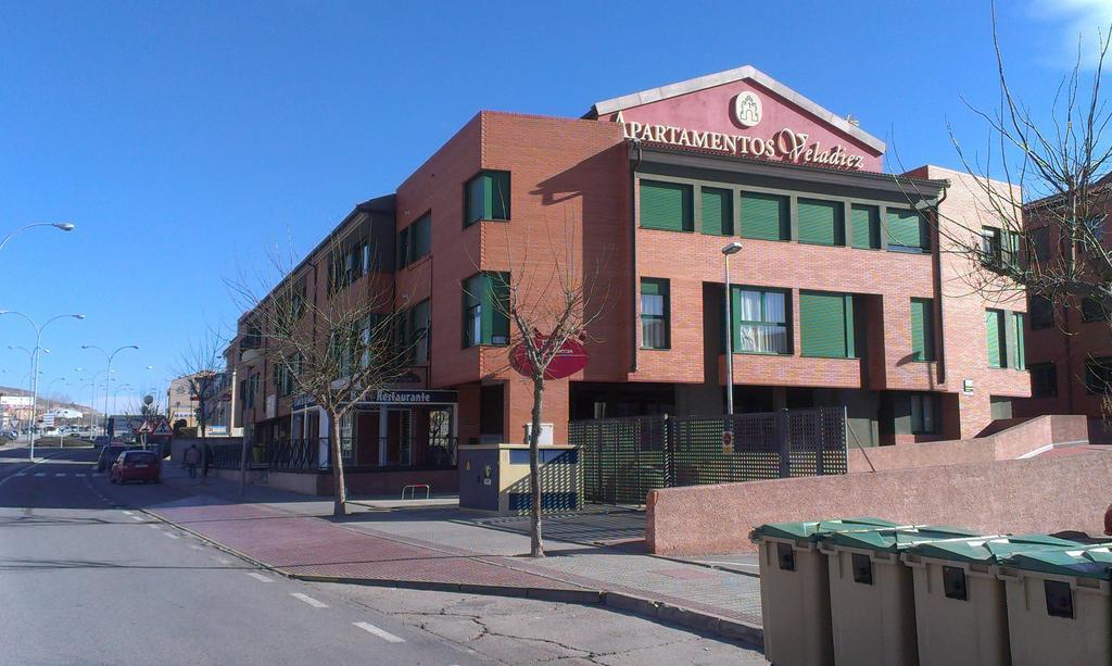 Apartamentos Turisticos Veladiez La Lastrilla Buitenkant foto